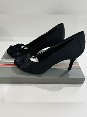 New in Box Vigotti Ulinda Black Satin Ruffle Bow Pumps - Italian Leather Soles